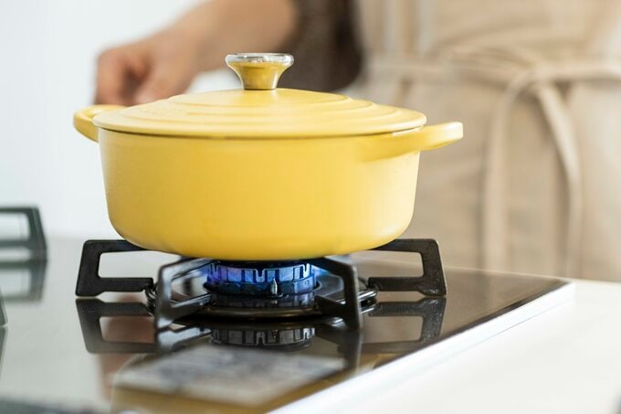 ガスコンロと鍋