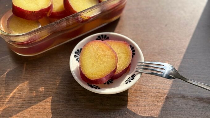 優しい甘さがクセになる「サツマイモのはちみつレモン煮」