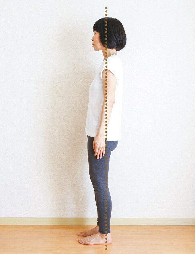 女性が立っている様子