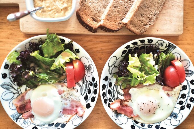 目玉焼きとトースト