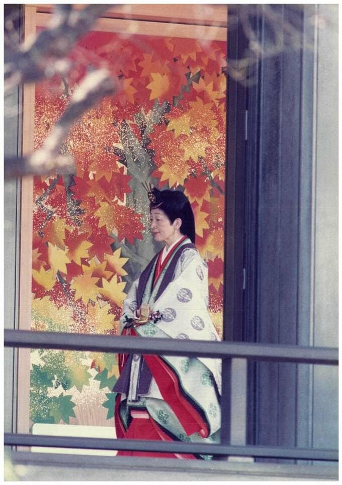 皇后陛下の装束