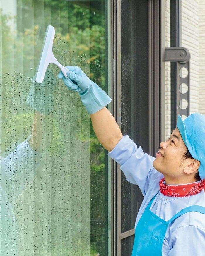 身近なアイテムが大活躍！裏ワザを使えば「窓掃除」も15分でピカピカ