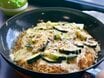 フライパン1つで完成！夏が旬「ズッキーニのカレードリア」。ホワイトソースもレンジで簡単