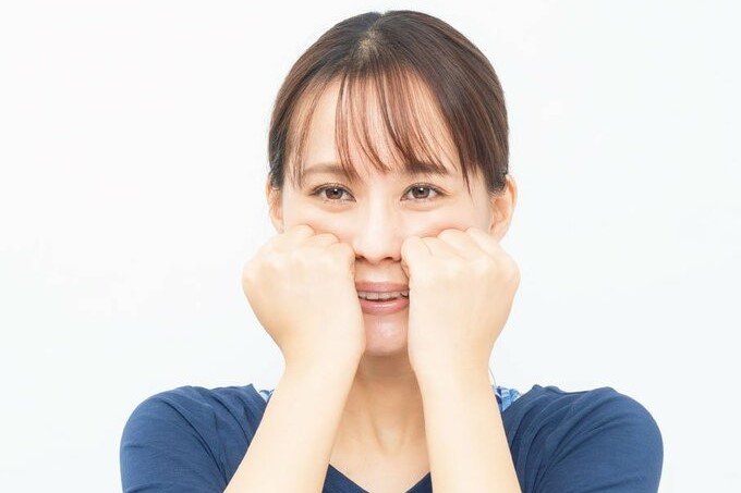 [写真](4ページ目)肌がたるむ“顔面地滑り”を解消。夜5分の顔筋リフトアップで小顔に | ESSEonline（エッセ オンライン）
