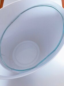 斜めにひっかかるシルバーの輪