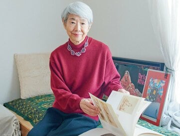 少ないもので暮らす77歳の「生涯の宝物」。若い頃の服は、見ているだけで楽しい気分に