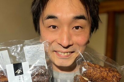 50歳の声優・関智一さん。「少年時代を思い出す駄菓子を大人買いしました」