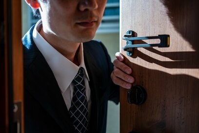 侵入強盗・窃盗の「ターゲット」にならないために。日常からできる防犯対策のポイントについて警視庁に聞いてみました　