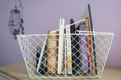 本棚だけじゃない！ブックエンドを使った即席収納が便利すぎる！