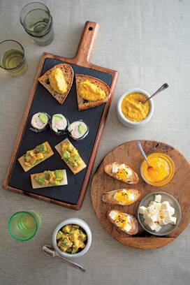 パンにのせるだけ。明太アボカド、チーズマーマレードで簡単おつまみ