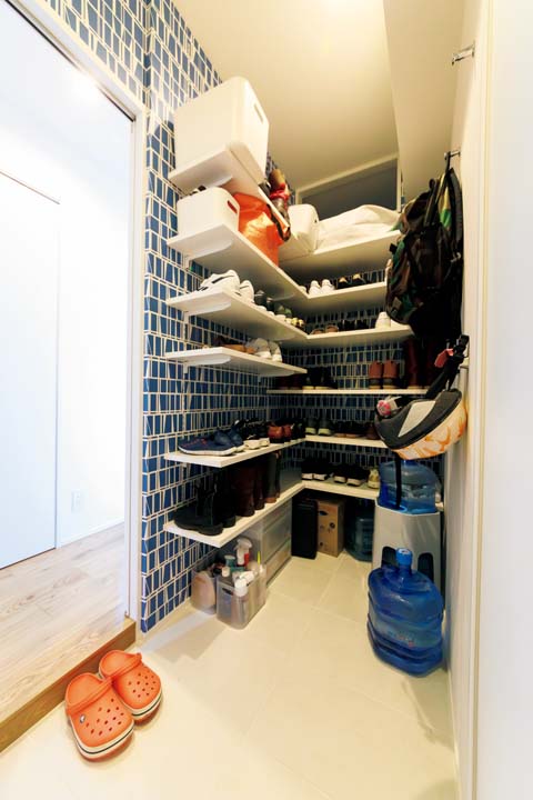 取り出しやすいオープンな靴収納