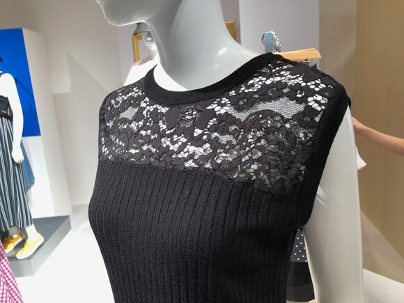 シースルー×ブラック×ノースリーブ