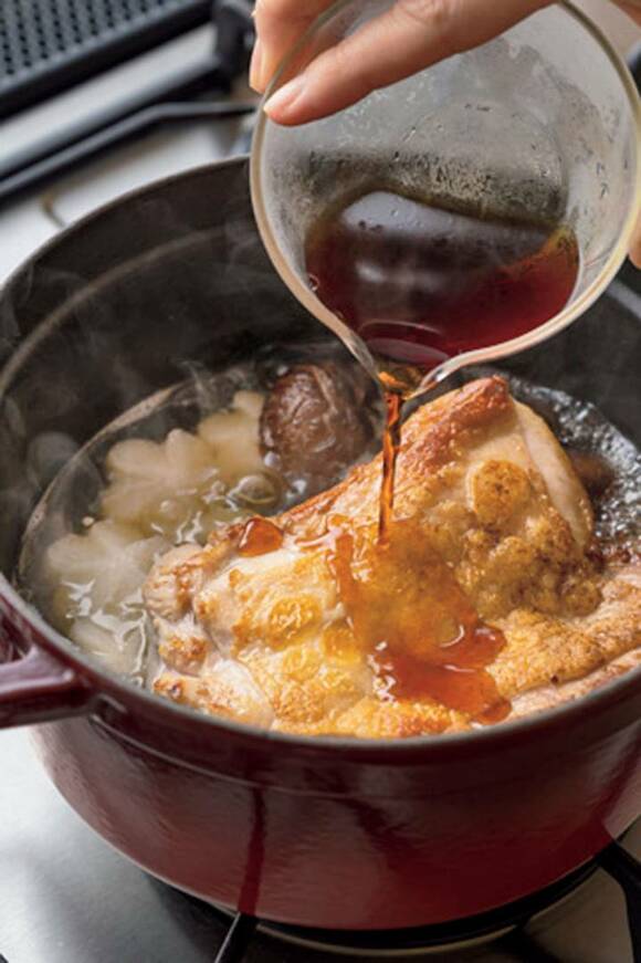 お鍋に鶏肉醤油