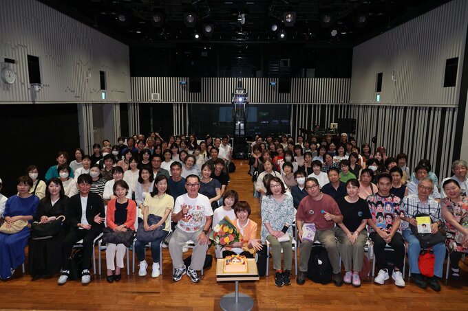 来場者と記念撮影