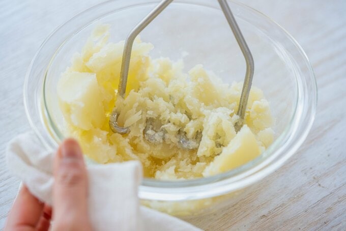 ジャガイモをつぶす