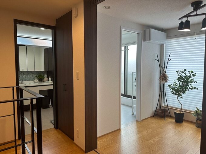 洗面所にも近い客間