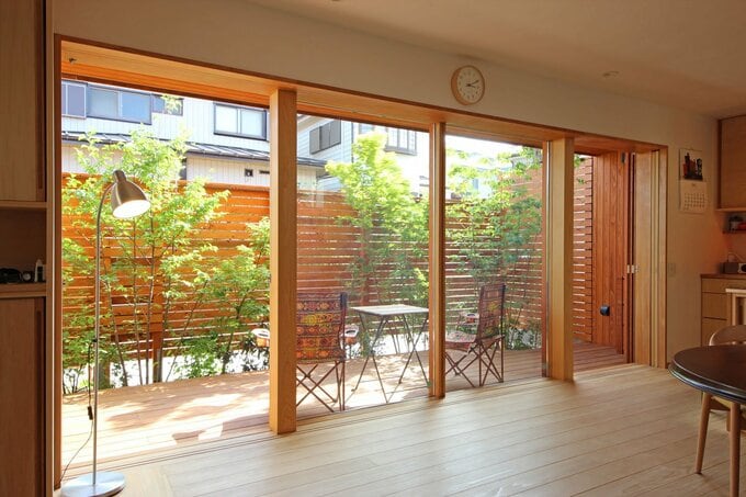 庭と一体になったリビング