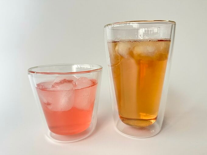 グラスに入った飲みもの