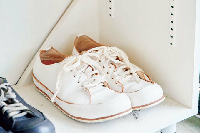 白レザースニーカー