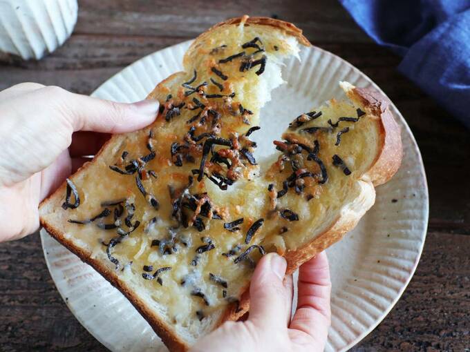 トーストを手で分ける