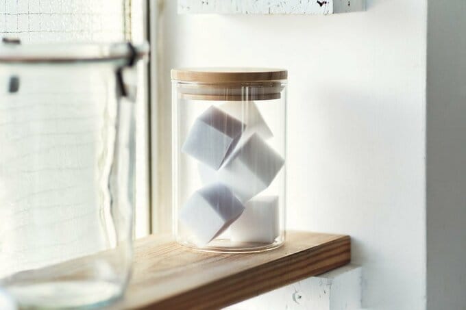 ガラス容器にスポンジ