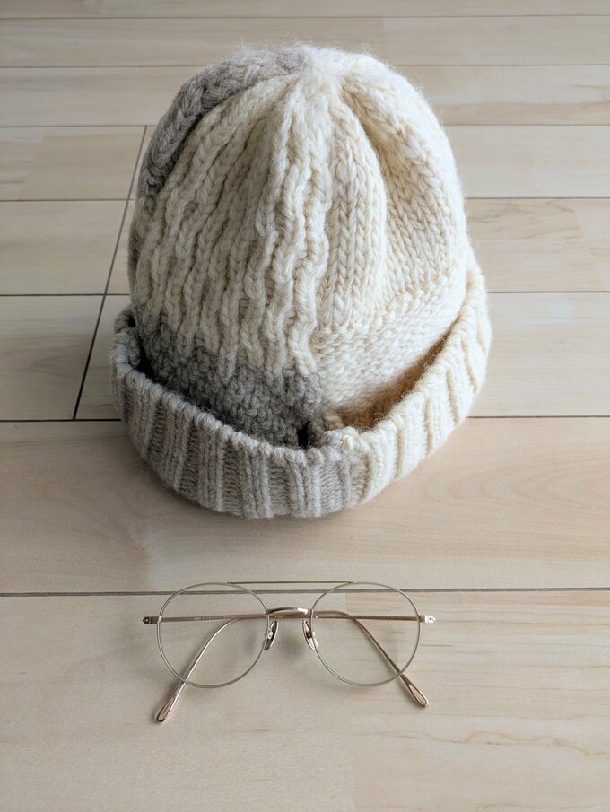 里和さん3日目の帽子とメガネ