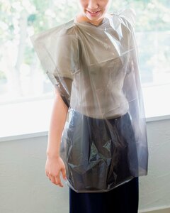 ゴミ袋でポンチョをつくる