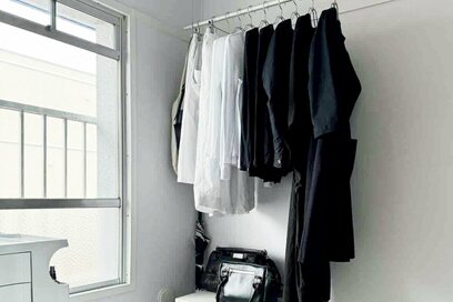 収納上手たちのすっきりクローゼット4例。「ものの分け方」がシンプルで使いやすい