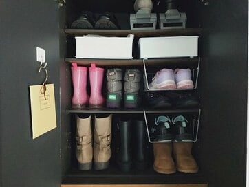 全部100円グッズで！靴も傘もすっきり収納できる玄関に