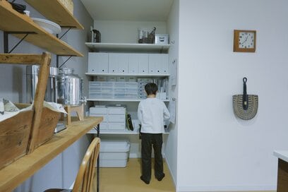 「学用品で散らかる家」にありがちなこと3つ。“ランドセルの床置き”をなくす収納アイデアも