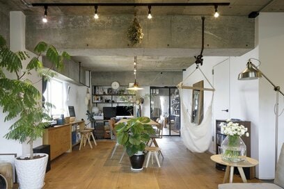 【マンションリノベ事例】アパレルショップのような玄関土間で見せる収納を楽しめる家