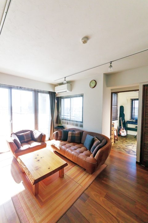 リビングと個室は床材を変えてエリア分け