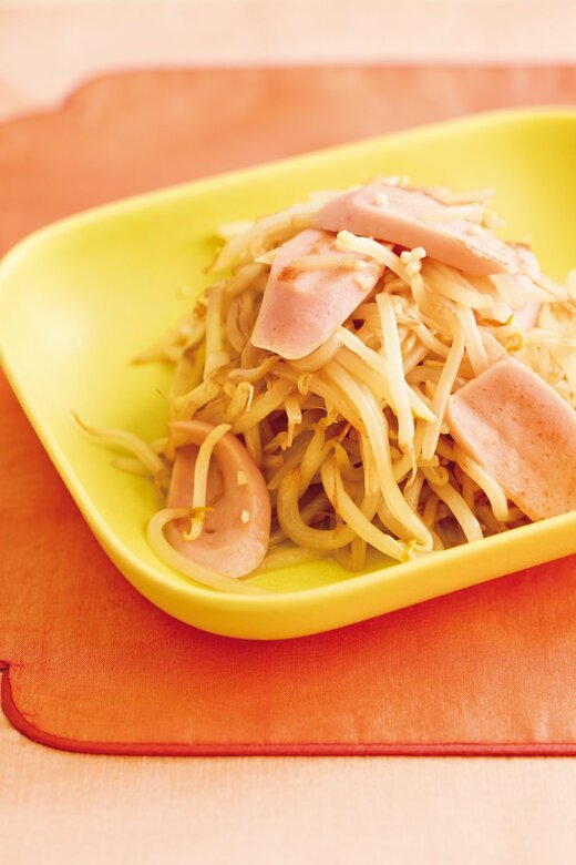 器に盛られた「モヤシとギョニソの中華炒め」