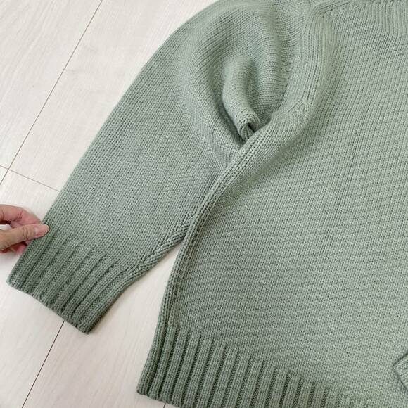 ローゲージタートルネックセーター袖