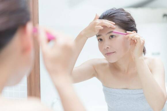 女性も顔そりを!3週間に1度で肌の透明感がアップ
