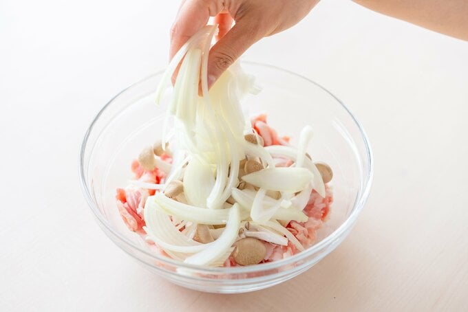タマネギをまぶす