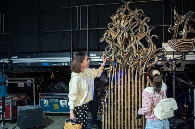 バックステージ