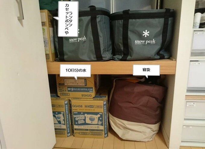 ランタン、ガス缶、寝袋など