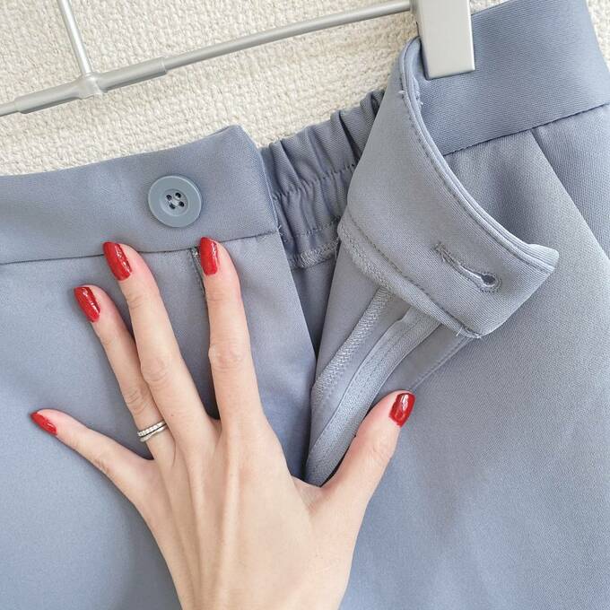 前はボタンとファスナーで閉じるタイプ