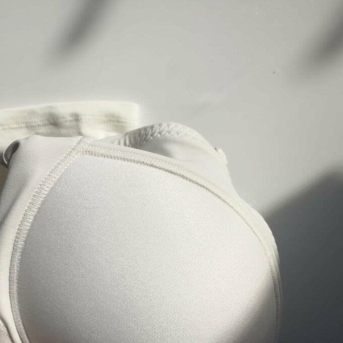 パッドが縫い付けてある、エアリズムコットンブラチューブトップ