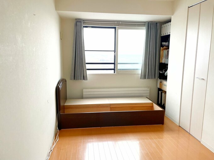 机とベッドを移動