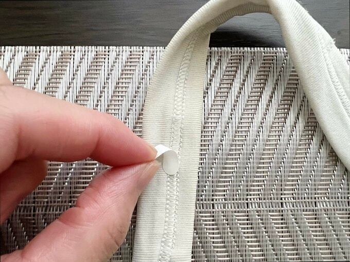 はくり紙をはがす