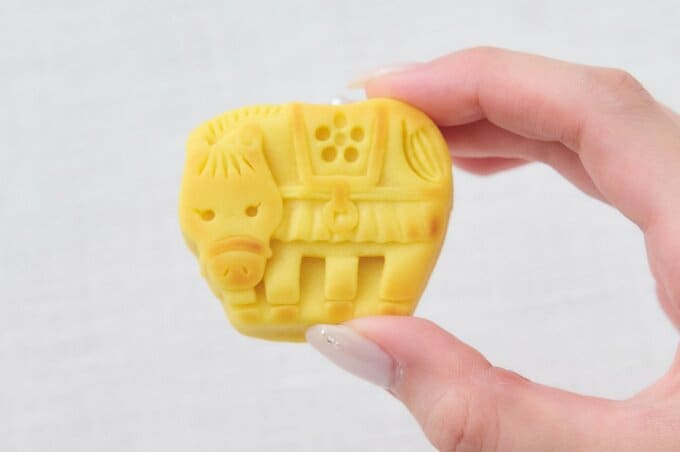 俵屋吉富「干支まんじゅう（うま）」