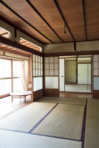 部屋はすっきりと風通しよく