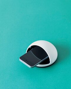 スピーカーにもスタンドにもなる