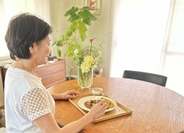60歳、ひとりでする食事。つくる過程を楽しめば、孤独感もない