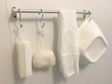 梅雨の前に。水まわりは「つり下げ収納」でカビを防ぐ