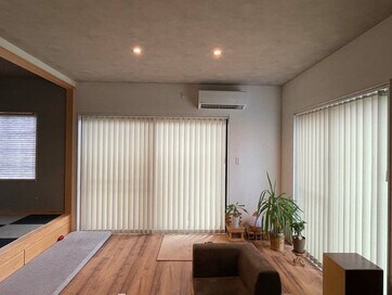 リビングの掃き出し窓にバーチカルブラインドを採用。よかった＆悪かったこと