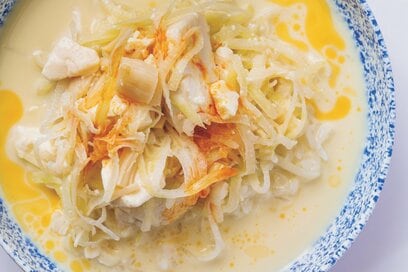 夏バテしている今にぴったりの「スープかけご飯」。火も包丁も使わずにできて気分も爆上げ／長谷川あかりさんレシピ