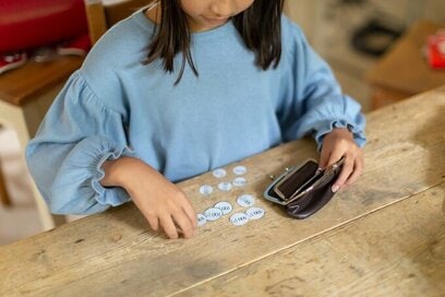 貧困だった幼少期を乗り越え学んだ「お金に強い子ども」を育てる3つのコツ